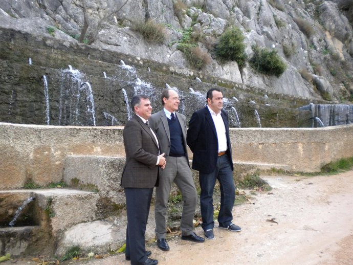 Díaz Trillo Visita La Fuente De Los Cien Caños