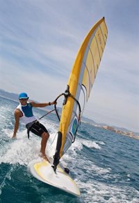 Vela/Mundial.- Pastor (RS:X M), preparado, mientras los hermanos Alonso y Paz lucharán por la plaza española en 49er 