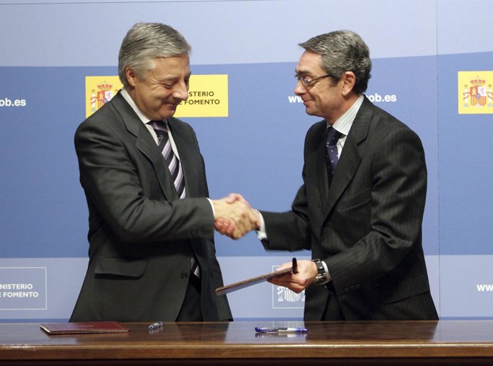 El Ministro De Fomento Y El Viceconsejero Regional