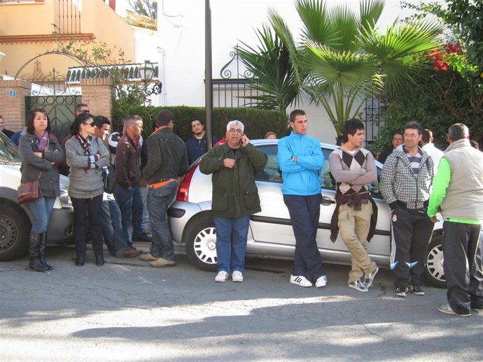 Mariscadores De La Chirla Ante La Sede Del PSOE De Huelva. 
