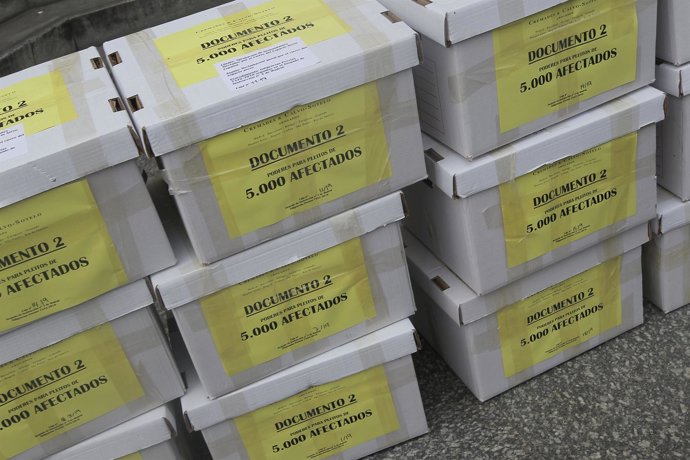 Los afectados por el caos aéreo piden 50 millones a los controladores