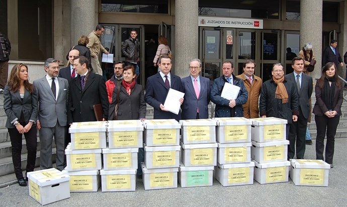 Afectados Por El Caos Aéreo Ante Los Juzgados De Madrid