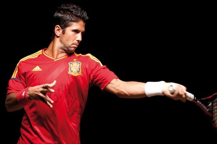 Fernando Verdasco Con La Camiseta Para La Final De La Davis