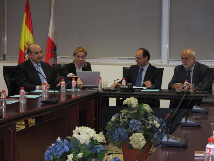 Ignacio Diego Y Cristina Mazas Se Reúnen Con El CES