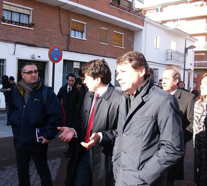 Ignacio González Durante Su Visita A Alcorcón