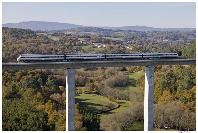 Fotos del tren Avant en Galicia.