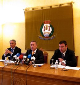 Antonio Pedraza (Vicedecano), Juan Carlos Robles (Decano) Y Fdo De Alcázar 
