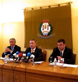 Antonio Pedraza (Vicedecano), Juan Carlos Robles (Decano) Y Fdo De Alcázar 