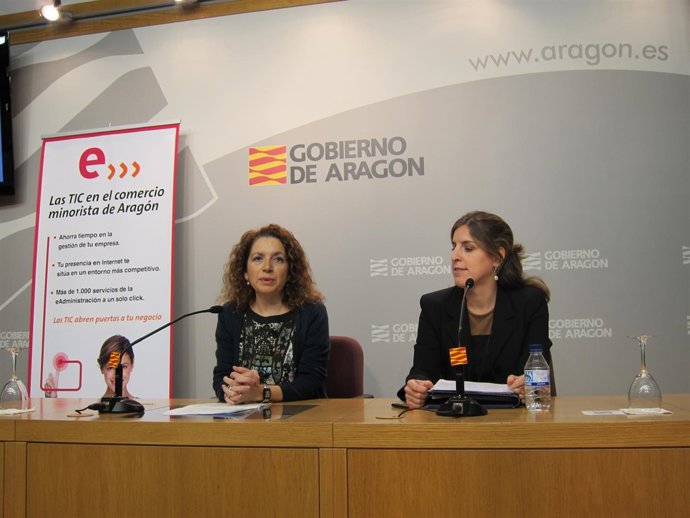 La Directora General De Nuevas Tecnologías, María A. Rincón, Y La Portavoz 'Red'