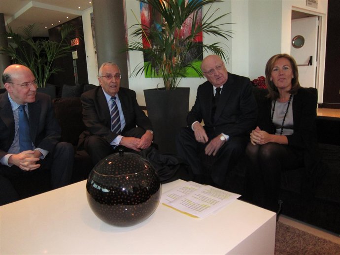 Aurelio Menéndez Con Pilar Fernández Pardo