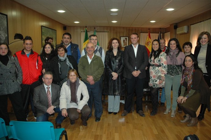 María Amador Y Álvaro Lara, Se Reúnen Con Empresarios De El Ronquillo.