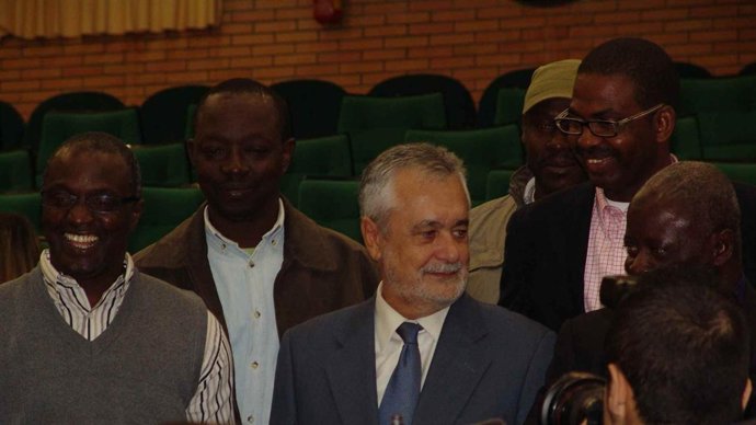 Griñán Junto A Varios Autónomos En La Entrega De Ayudas En Almería