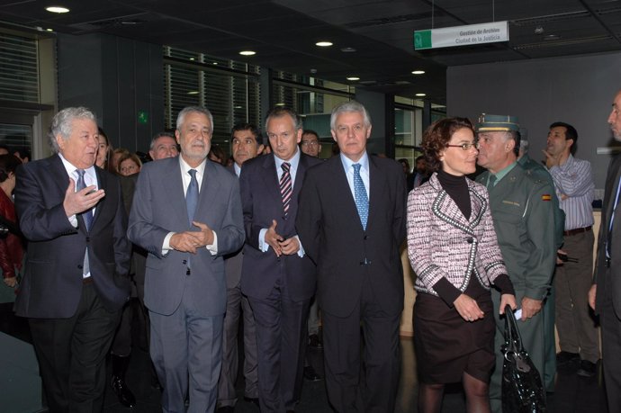 Griñán Y Lorenzo De Río Visitan La Ciudad De La Justicia De Almería 