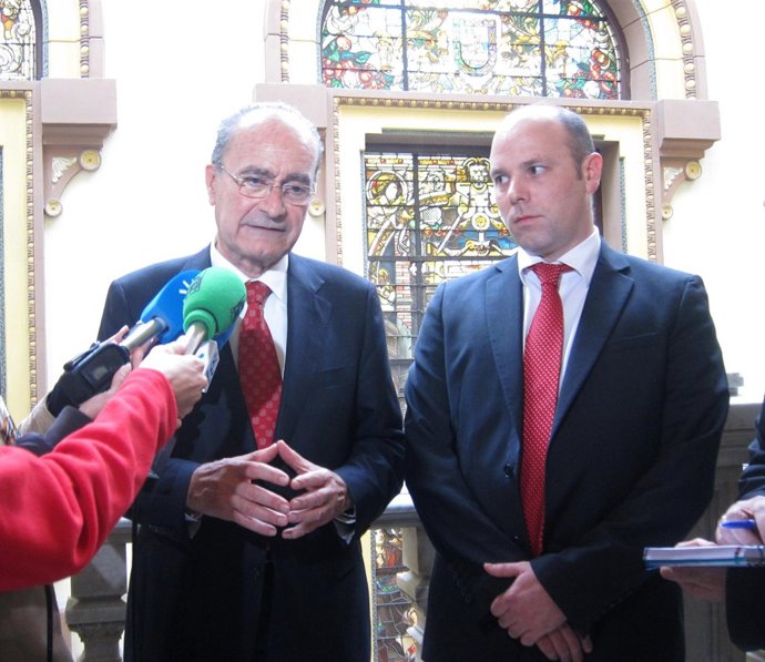 Francisco De La Torre Atiende A Los Medios