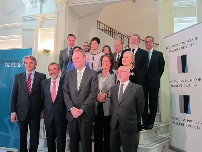 Fabra Y Botella Junto Al Jurado Del XX Premio De Convivencia Broseta