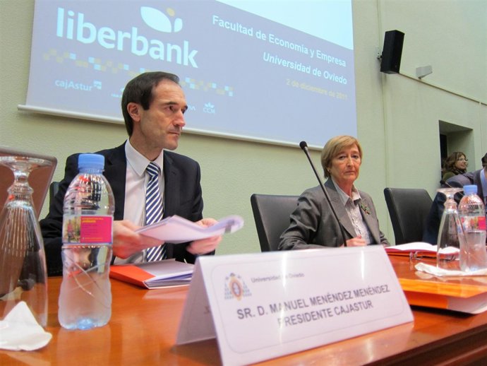 Manuel Menéndez, Junto A La Vicerrectora Paz Suárez, Antes De La Conferencia.