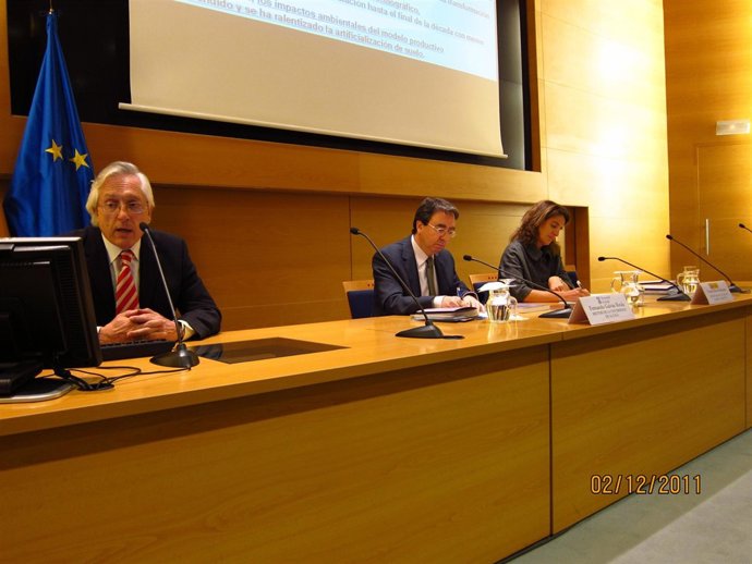 El Director Del OSE, El Rector De La Universidad De Alcalá, Y Teresa Ribera