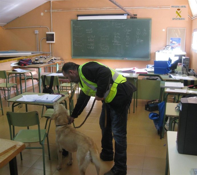 La Guardia Civil Registra Una Clase