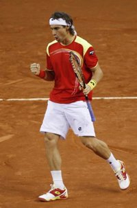 Ferrer remonta ante Del Potro y deja a España a un punto de la quinta 'Ensaladera'