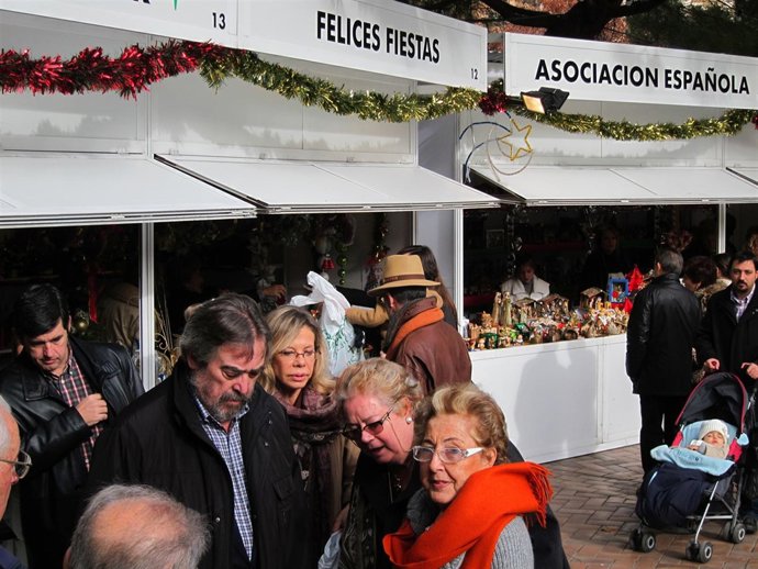 Belloch Y Mari Cruz En Mercadillo AECC