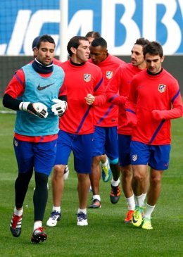 Asenjo, Godín, Perea, Juanfran Y Adrián En El Atlético De Madrid