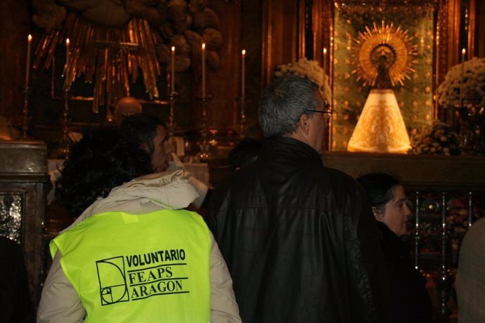 Voluntarios FEAPS Ante Virgen Pilar