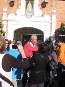 Presidente Del PP-A, Javier Arenas, Hablando Con Asistentes Al Acto De Sevilla