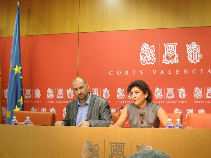 Josep Moreno Y Carmen Ninet (PSPV) En Rueda De Prensa