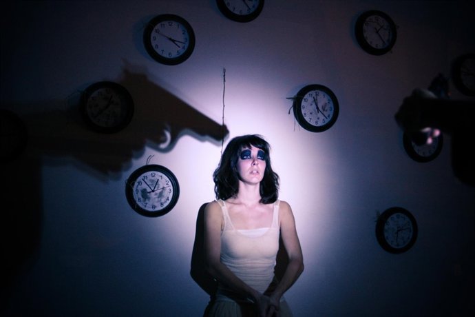 Escena De La Obra 'No Amanece En Génova'