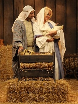 Pamela Anderson Monta El Belén