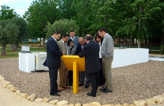 Delegación Marroquí En El Centro Experimental Del Centa En Carrión (Sevilla)
