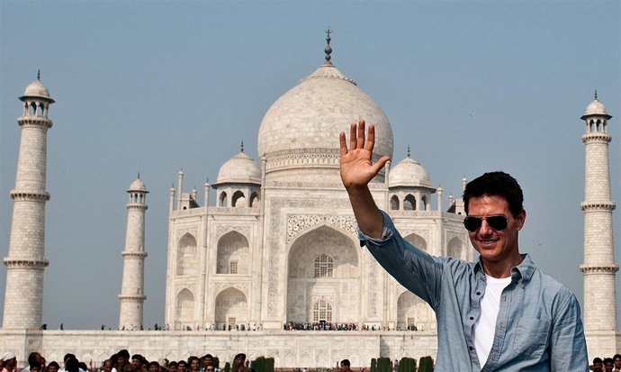 Tom Cruise En El  Taj Mahal
