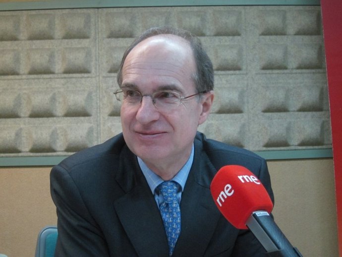 El Presidente Del Parlamento De Cantabria, José Antonio Cagigas