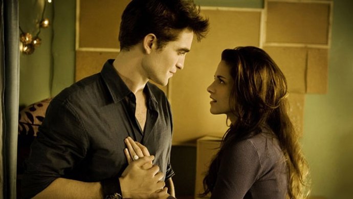 ROBERT PATTINSON Y KRISTEN STEWART En Amanecer
