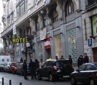 Detenidas diez personas tras ser identificadas en el desalojo del Hotel Madrid y el Teatro Albéniz