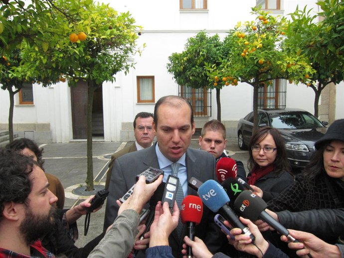 Hernández Carrón Junto A La Asamblea