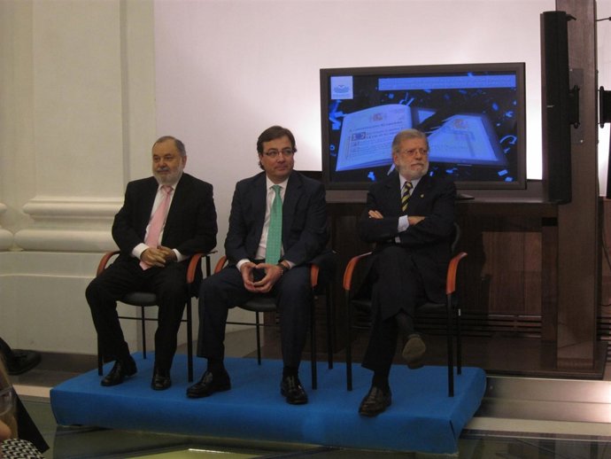 Juanes, Vara E Ibarra En El Acto De La Constitución