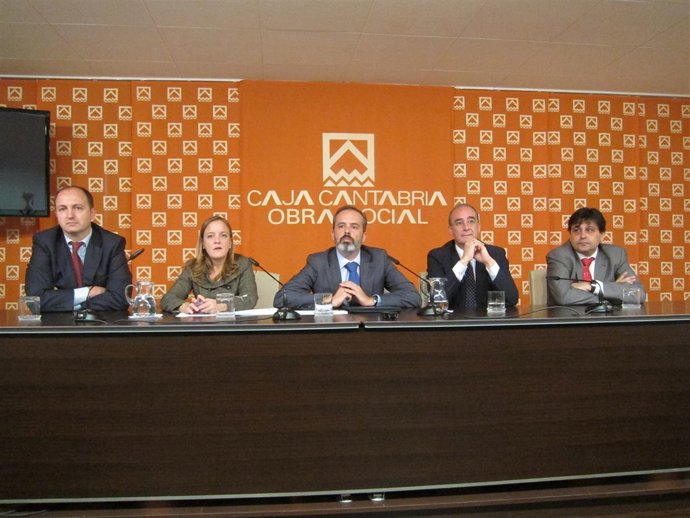 Presentación Del Programa 'Ningún Mayor Solo En Navidad'