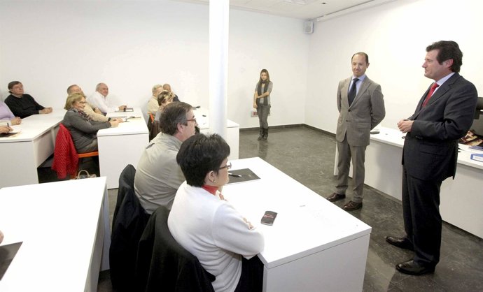 Durante Una Visita De José Císcar A La VIU