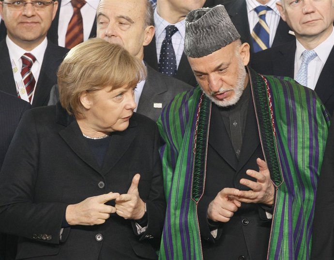 Hamid Karzai, Presidente De Afganistán, Y Angela Merkel, Canciller Alemana