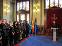 La Junta General se disculpa y lamenta la omisión a patronal y sindicatos a los actos de la Constitución