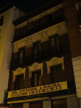 Fachada Del Edificio 'Okupado' Y 'Desokupado'