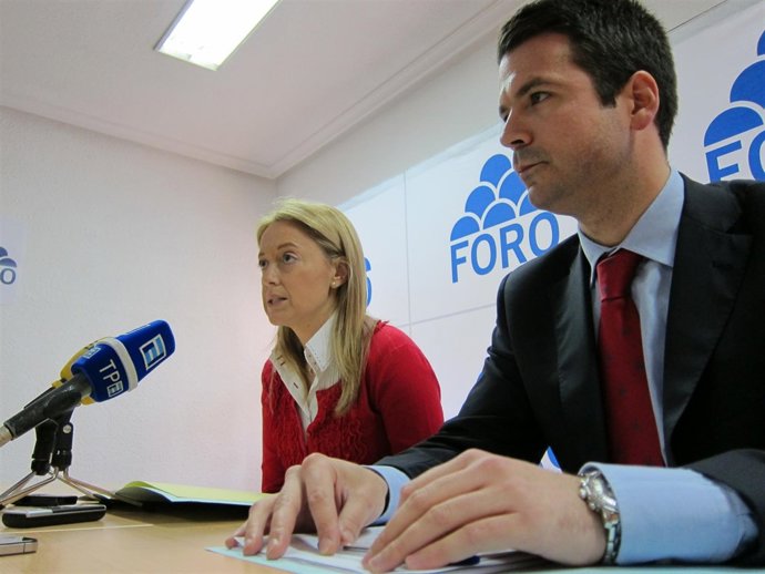 Coto Y Michell, Durante La Rueda De Prensa. 