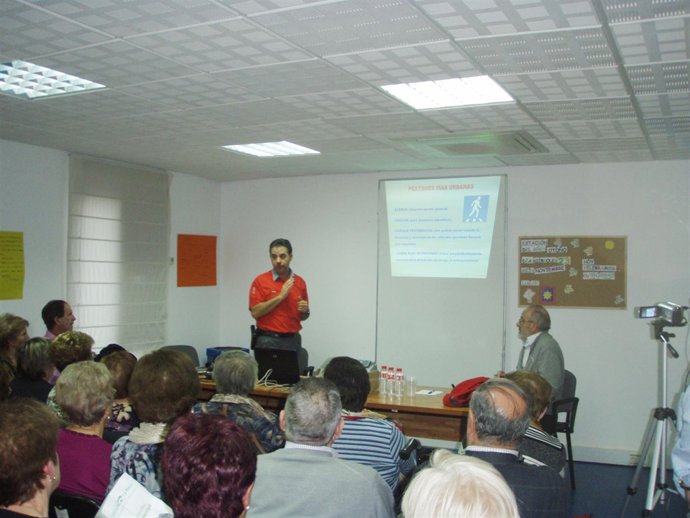 Charla Impartida Por La Policía Foral En Cadreita.
