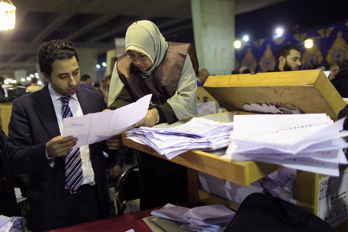 Recuento De Votos Tras Las Elecciones En Egipto