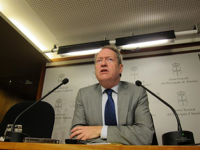 Aurelio Martín, Al Inicio De La Rueda De Prensa. 