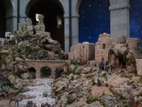 Aguirre sugiere cumbres nevadas y más luz en el Belén de este año y selanza a cantar villancicos con un coro