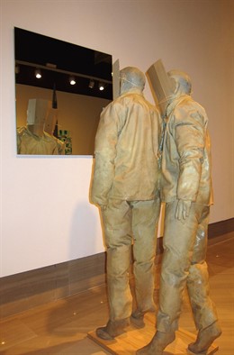 Una De Las Esculturas De La Exposición