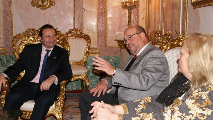 Reunión De Pedro Arahuetes Con El Embajador De Austria