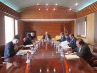 La Mesa de las Cortes suprime por unanimidad y con el consenso de la Junta de Personal la cesta y cena de Navidad